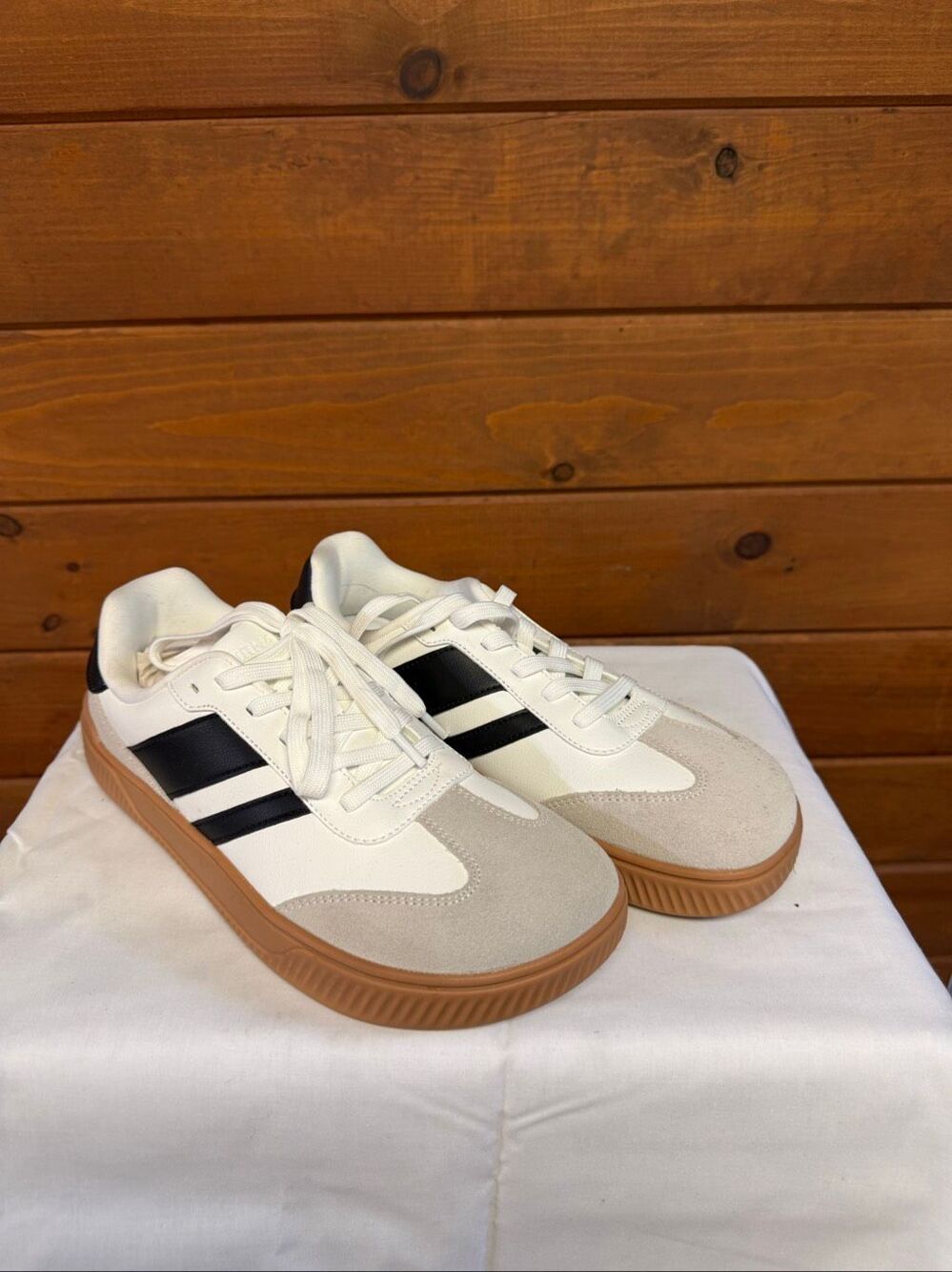 AIRHAS minimalist sneakers black /tan sole,wide toe box Sz 10 NWOB